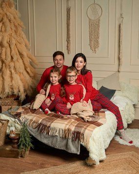 Жіноча піжама зі штанами в клітинку - Новорічний олень - Family look для родини Фото товару - Інтернет-магазин Zaragoza