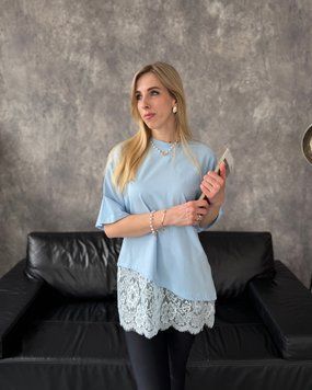 Футболка oversize с асимметричным низом и кружевом 13009-2 Голубой в универсальном размере